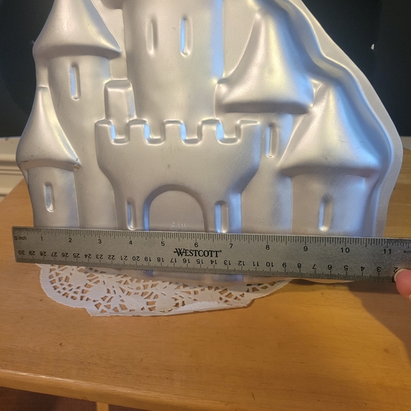 Vintage Wilton Enchanted Castle Cake Pan - Picture 6 of 7